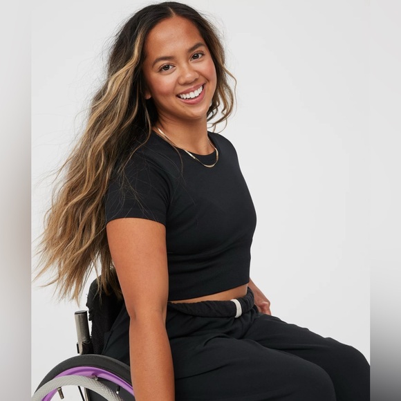 Offline By Aerie Sidewalk Seamless Cropped T-Shirt black size large - Picture 2 of 11